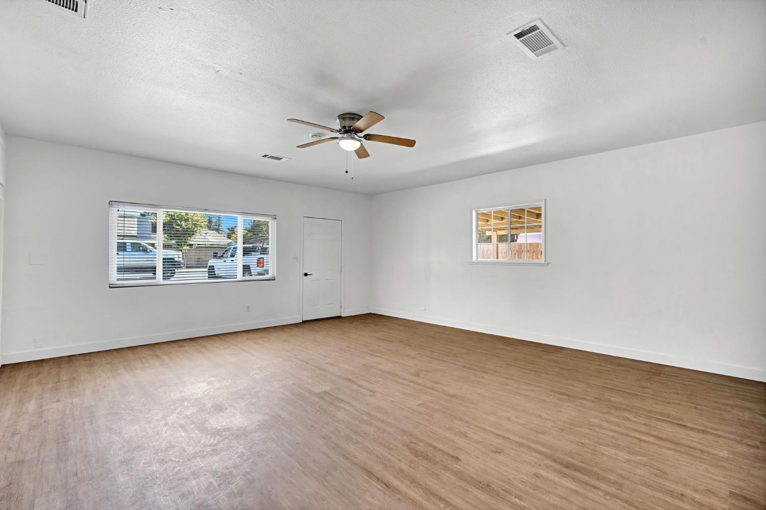 337 N Chinowth, Visalia, CA 93291