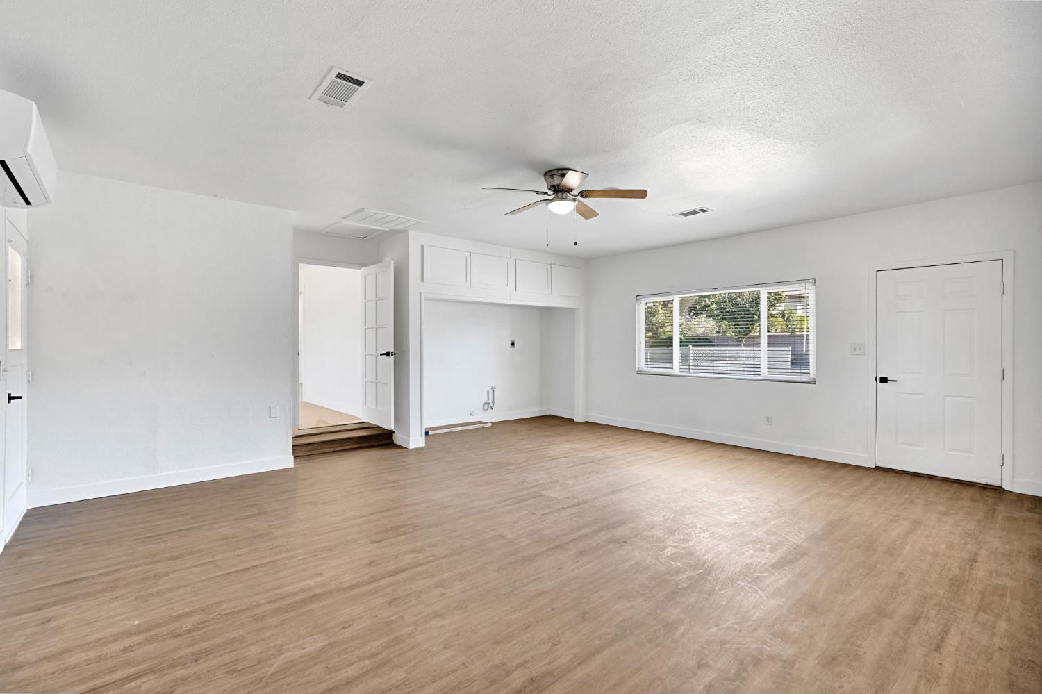 337 N Chinowth, Visalia, CA 93291