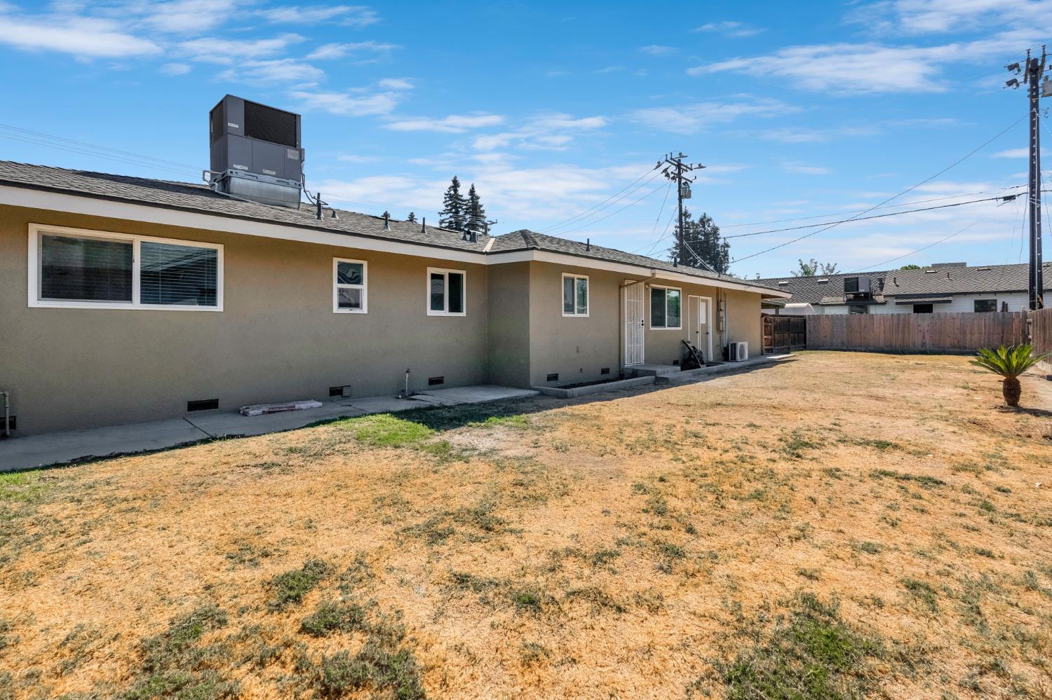 337 N Chinowth, Visalia, CA 93291