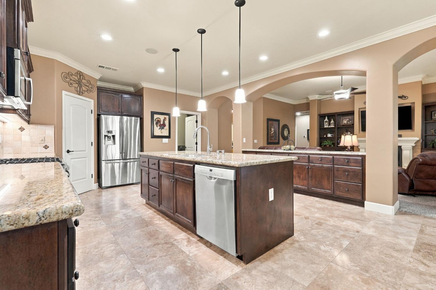 759 Davis Ave, Exeter, CA 93221