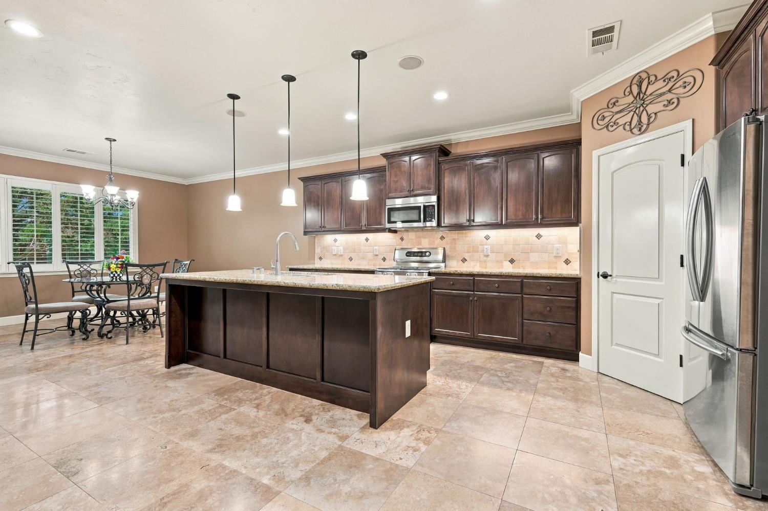 759 Davis Ave, Exeter, CA 93221