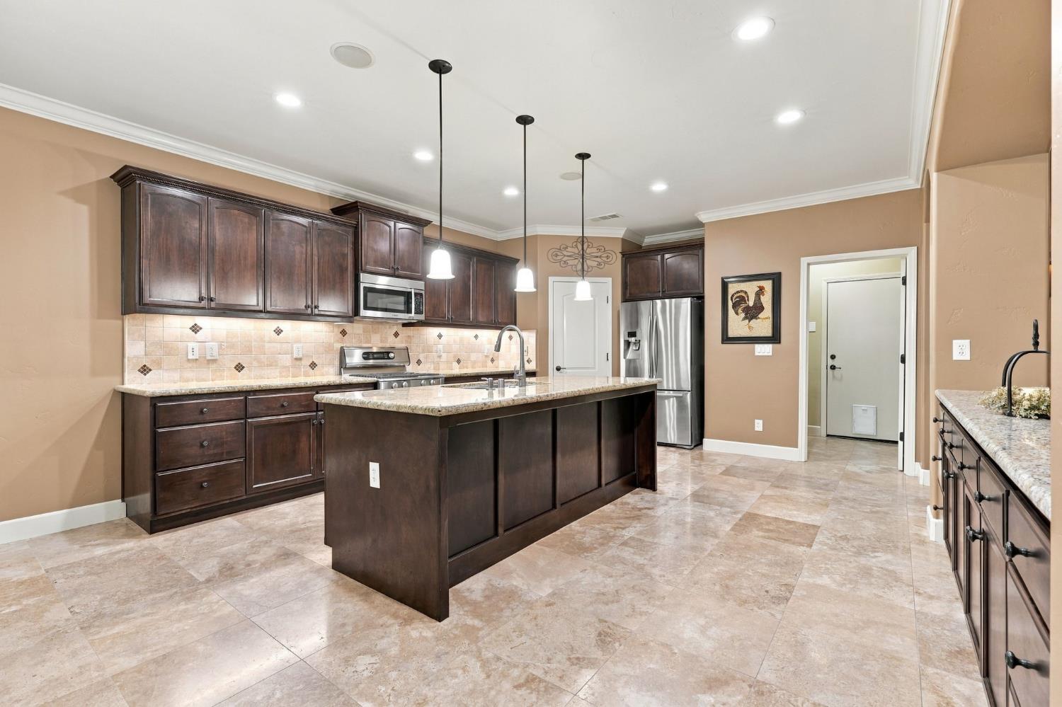 759 Davis Ave, Exeter, CA 93221