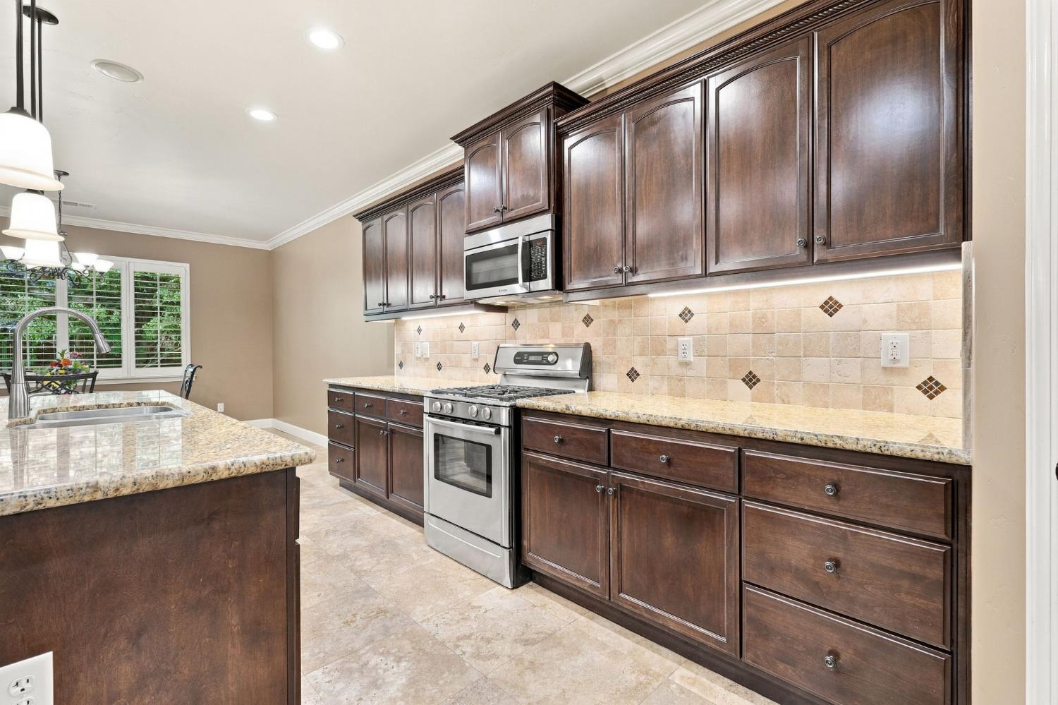 759 Davis Ave, Exeter, CA 93221