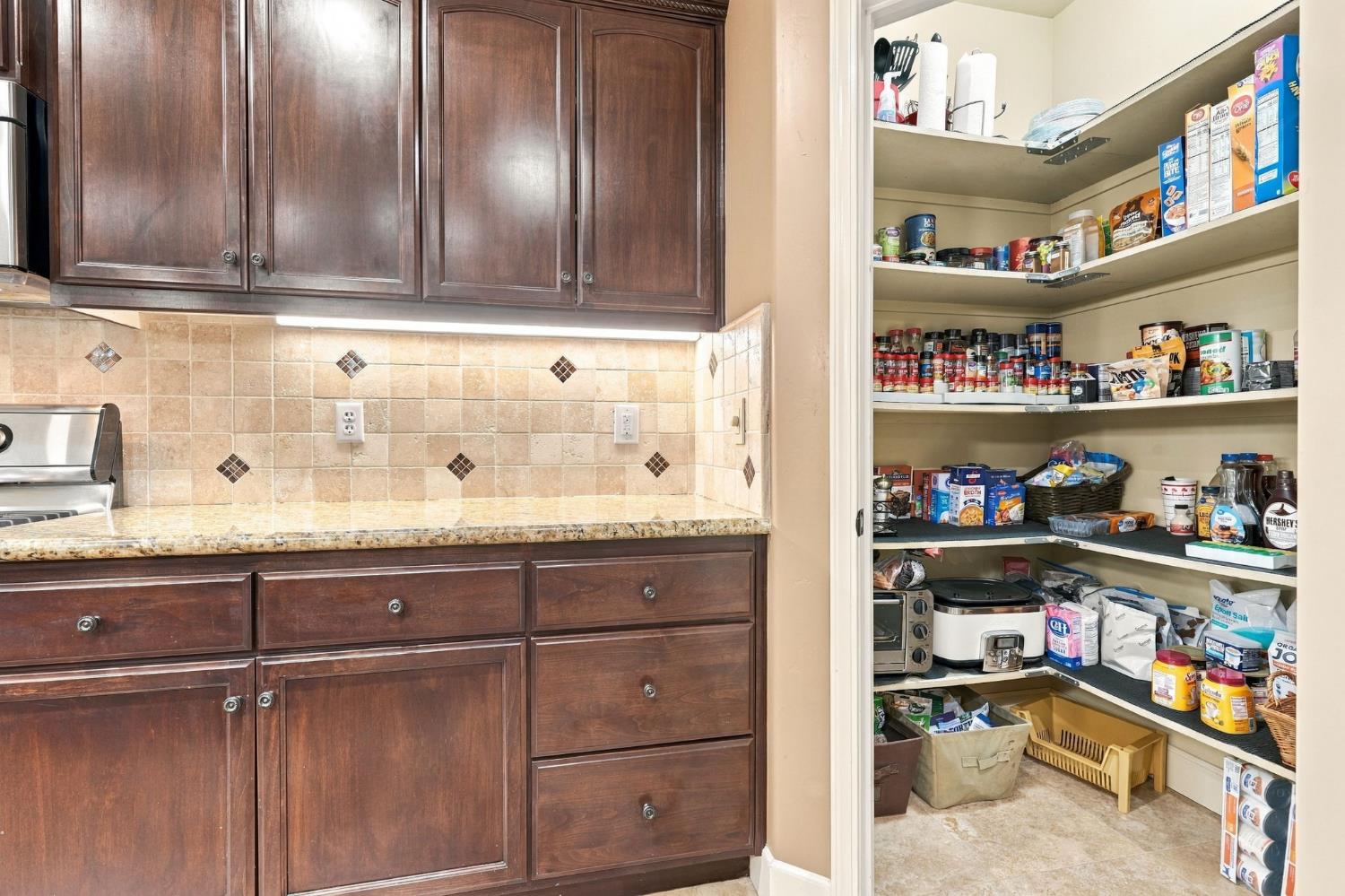 759 Davis Ave, Exeter, CA 93221