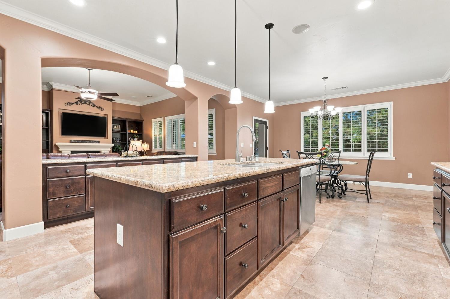 759 Davis Ave, Exeter, CA 93221