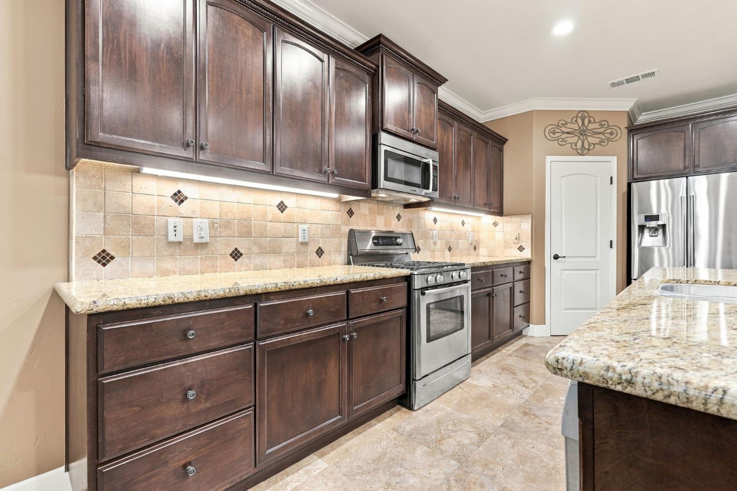 759 Davis Ave, Exeter, CA 93221