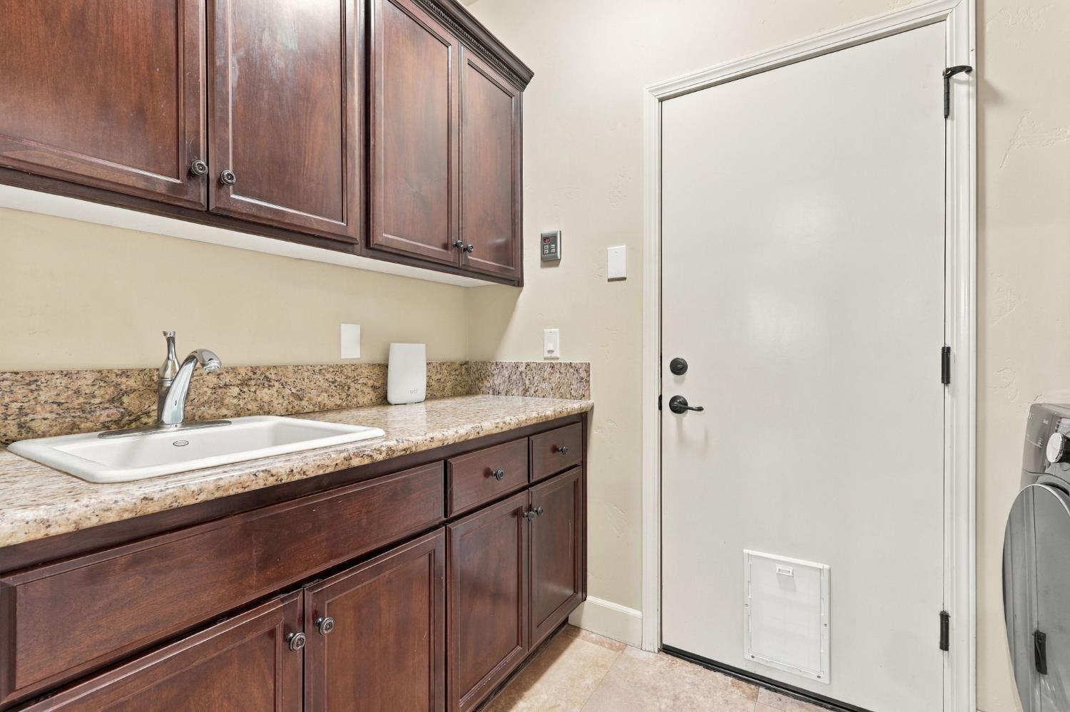 759 Davis Ave, Exeter, CA 93221