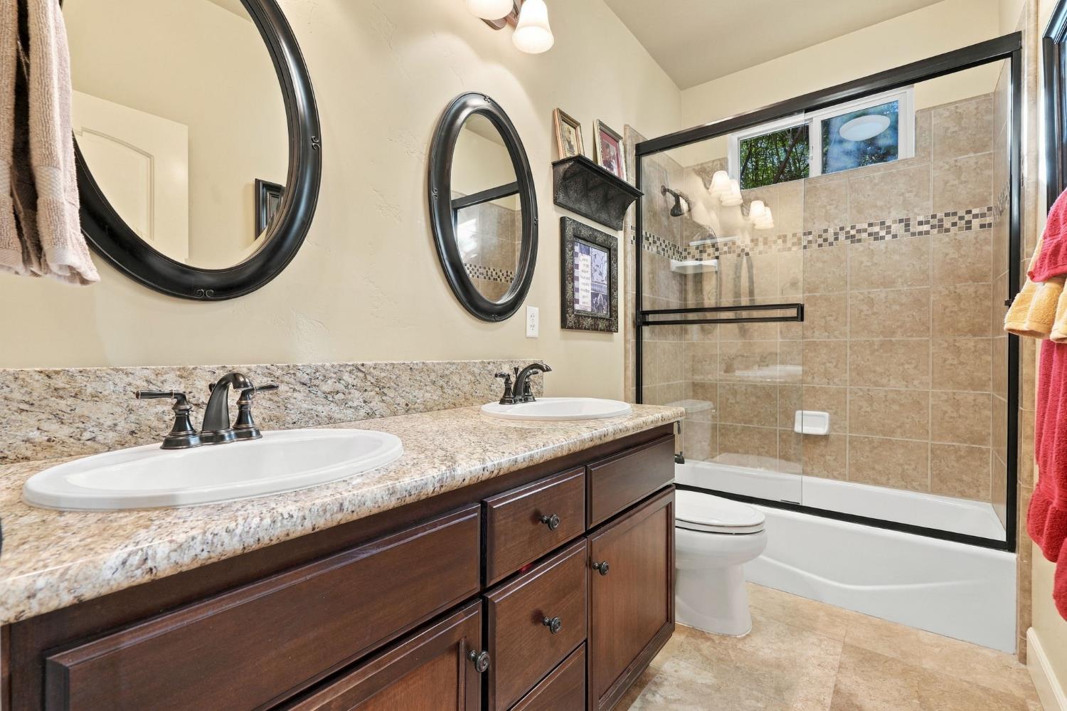 759 Davis Ave, Exeter, CA 93221