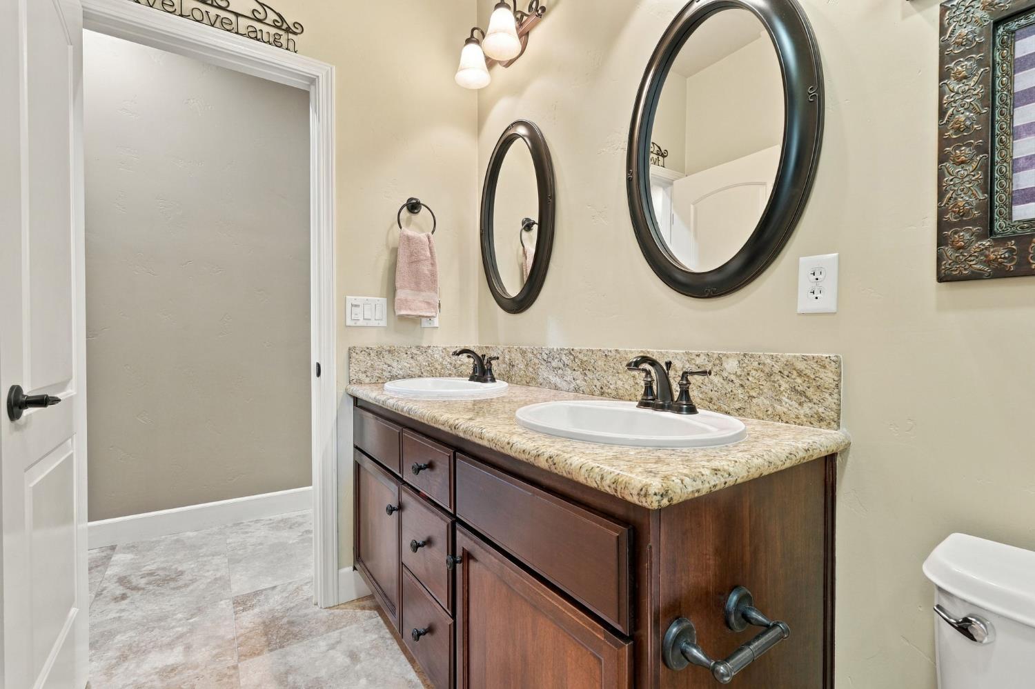 759 Davis Ave, Exeter, CA 93221