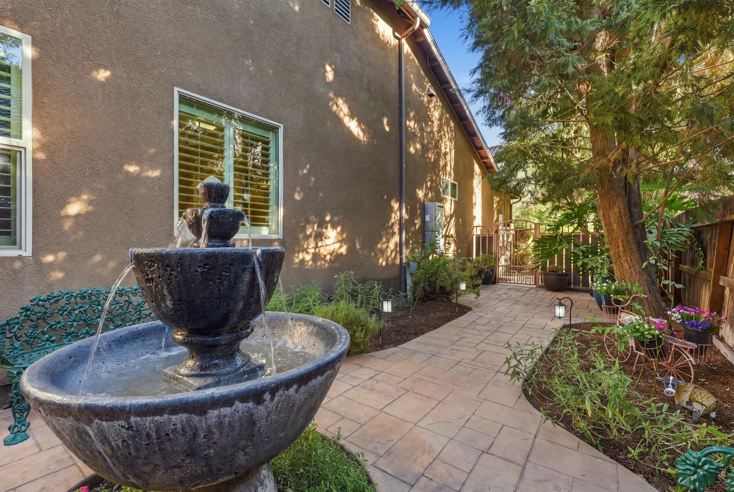 759 Davis Ave, Exeter, CA 93221
