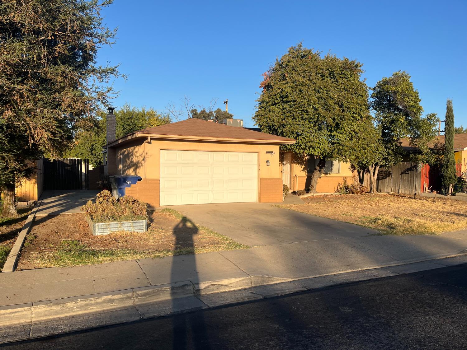 2524 Lind Ave, Clovis, CA 93612
