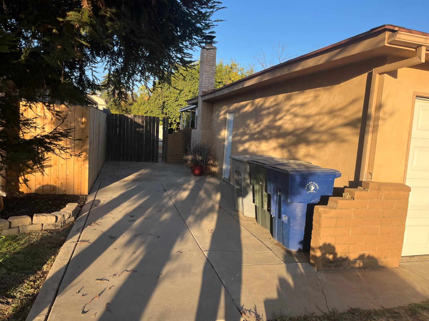 2524 Lind Ave, Clovis, CA 93612