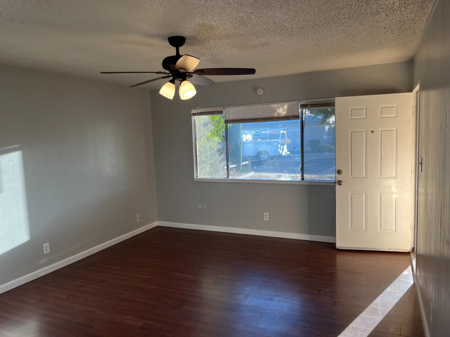 2524 Lind Ave, Clovis, CA 93612