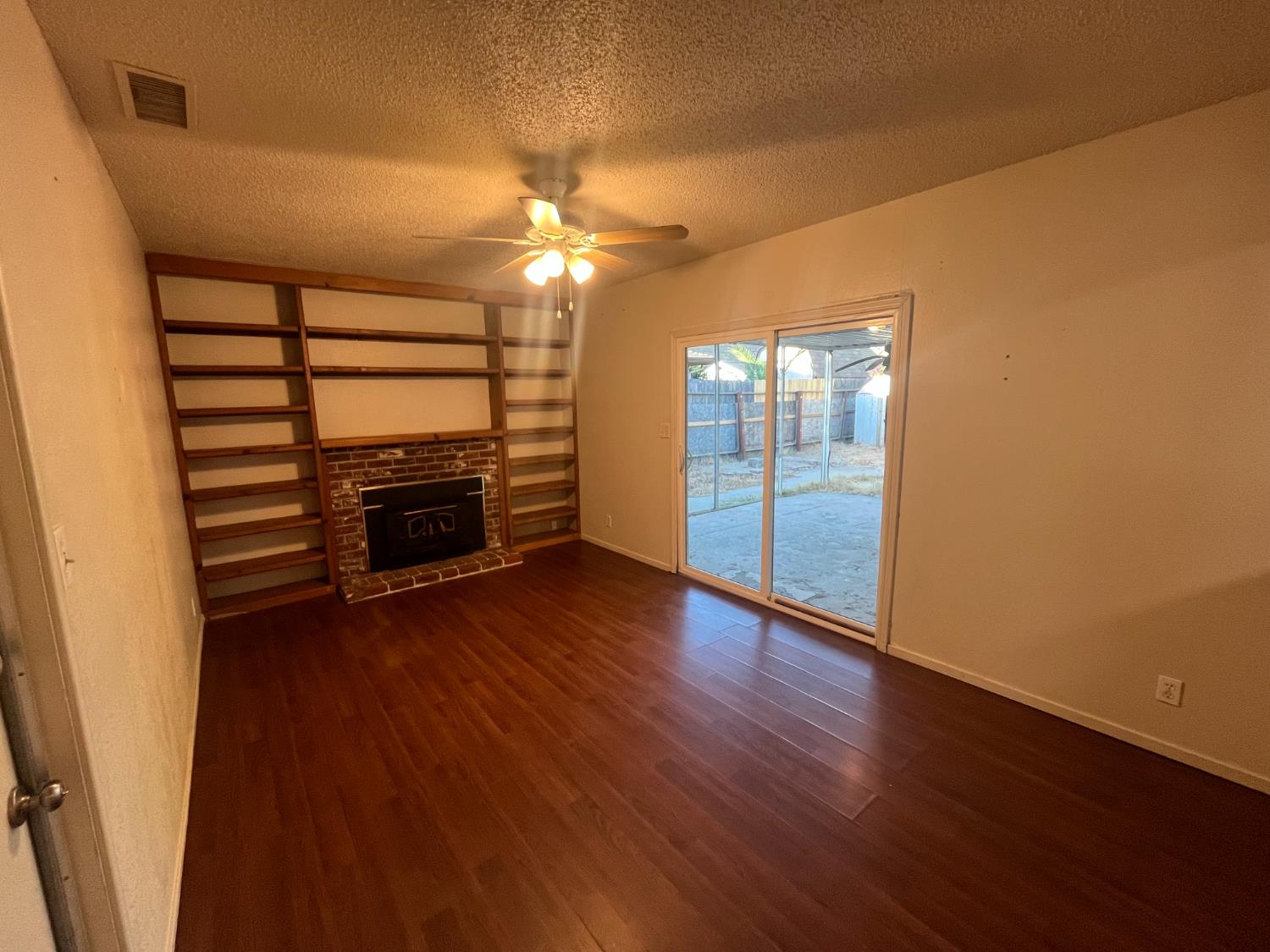 2524 Lind Ave, Clovis, CA 93612
