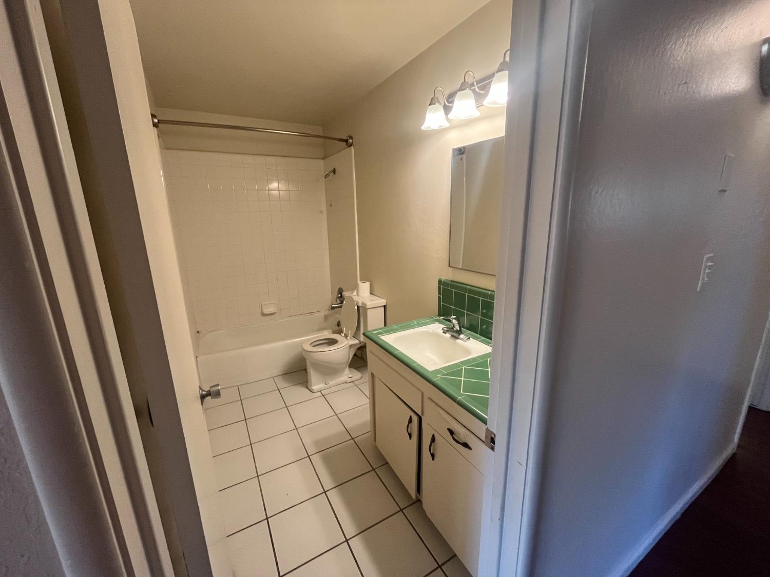 2524 Lind Ave, Clovis, CA 93612