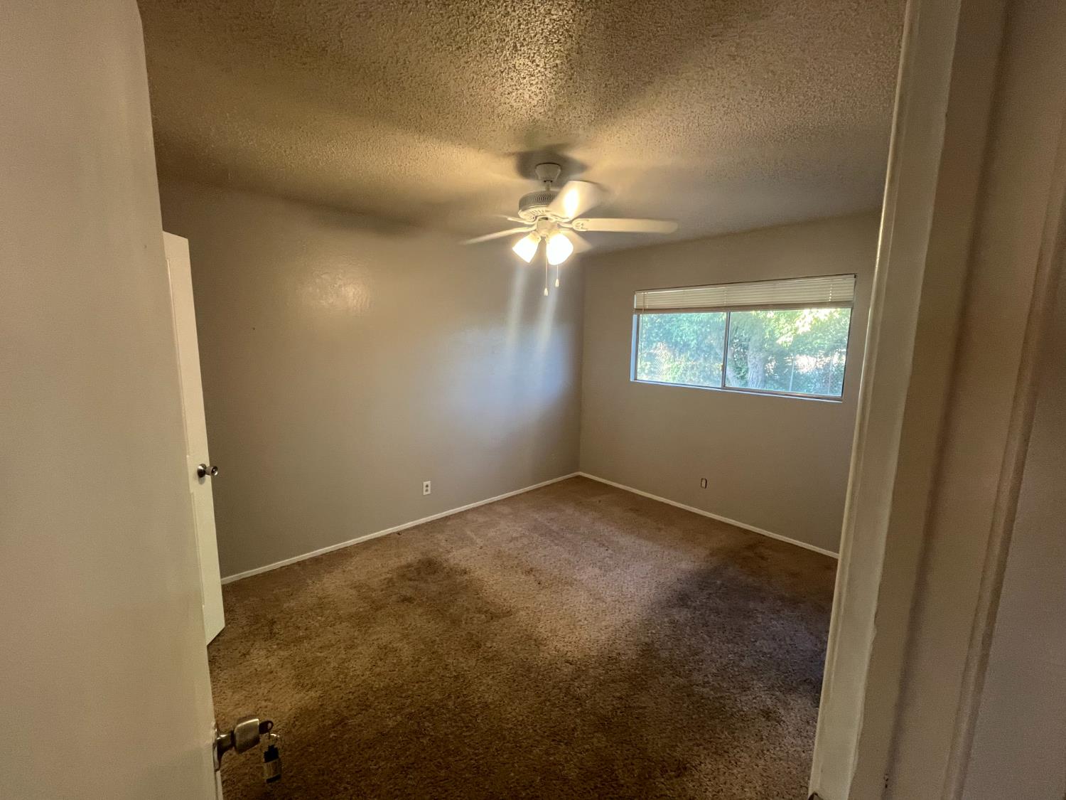 2524 Lind Ave, Clovis, CA 93612