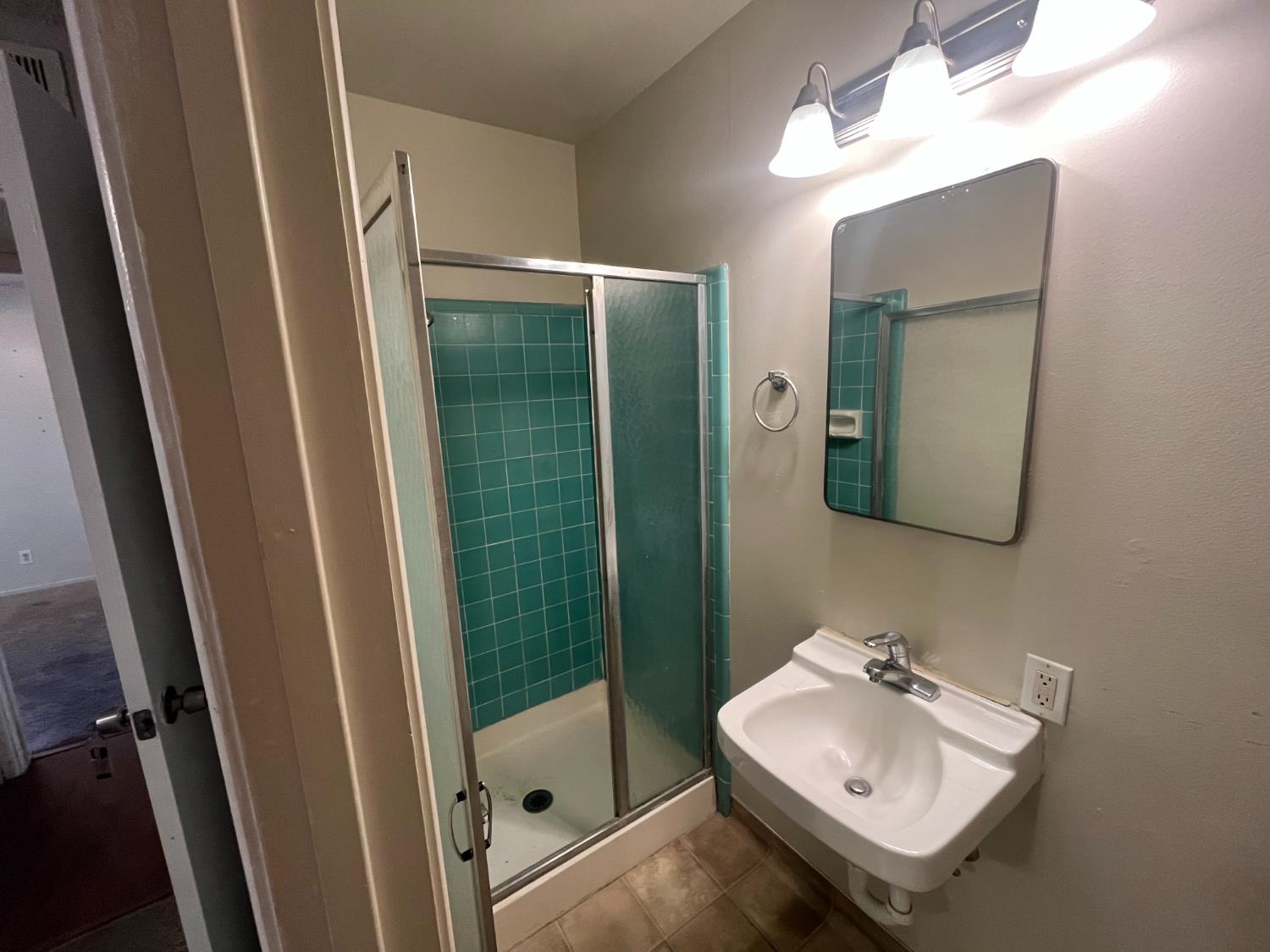 2524 Lind Ave, Clovis, CA 93612