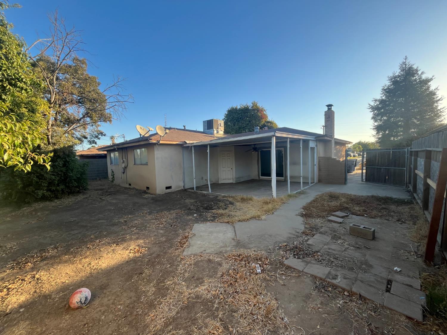 2524 Lind Ave, Clovis, CA 93612