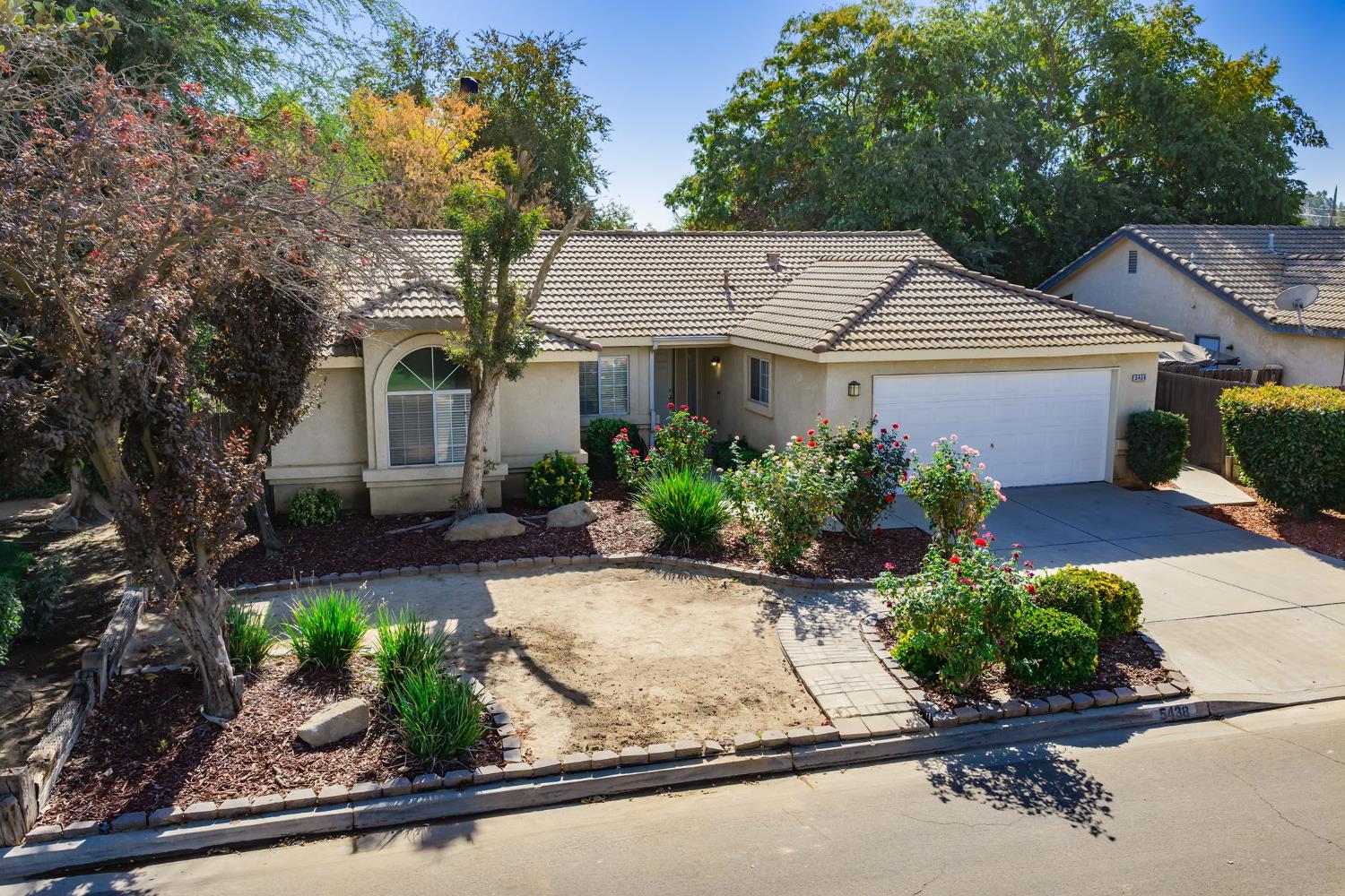 5438 N State St, Fresno, CA 93722
