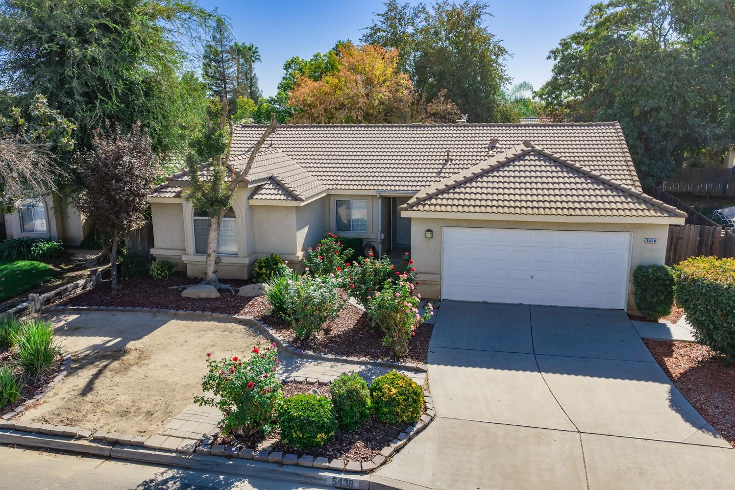 5438 N State St, Fresno, CA 93722