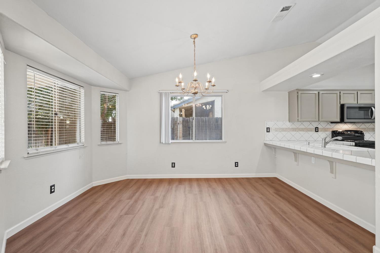 5438 N State St, Fresno, CA 93722