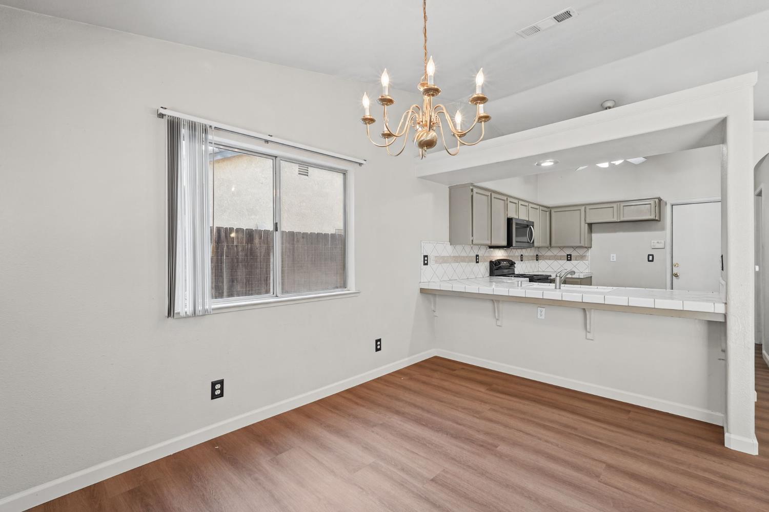 5438 N State St, Fresno, CA 93722