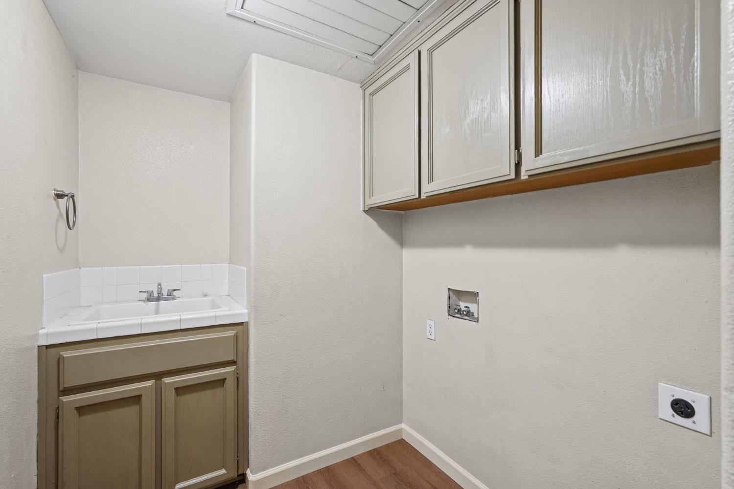 5438 N State St, Fresno, CA 93722