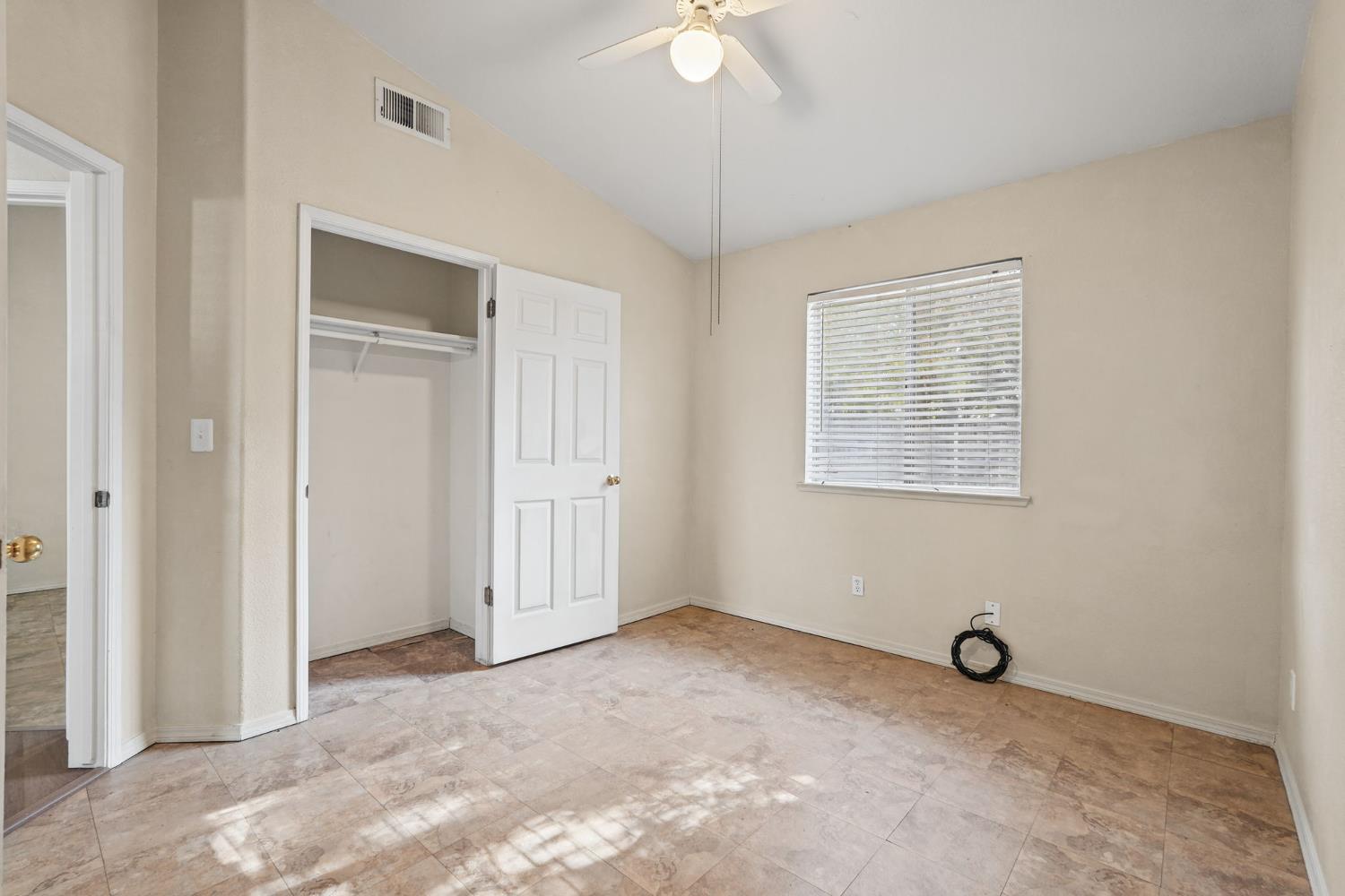 5438 N State St, Fresno, CA 93722