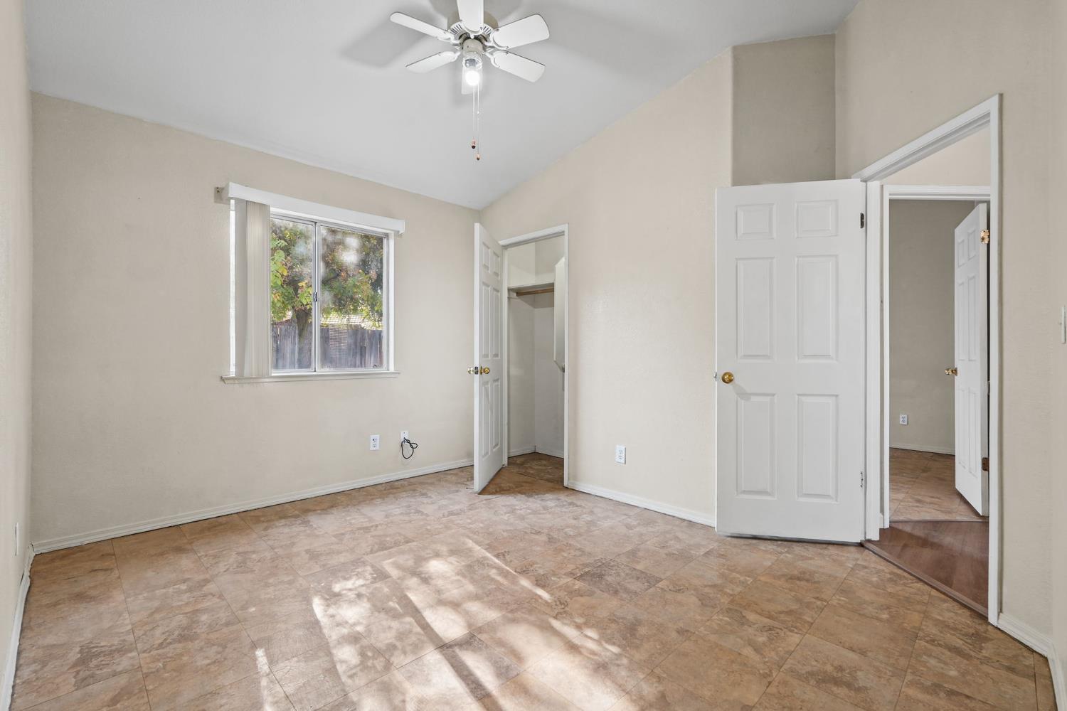 5438 N State St, Fresno, CA 93722