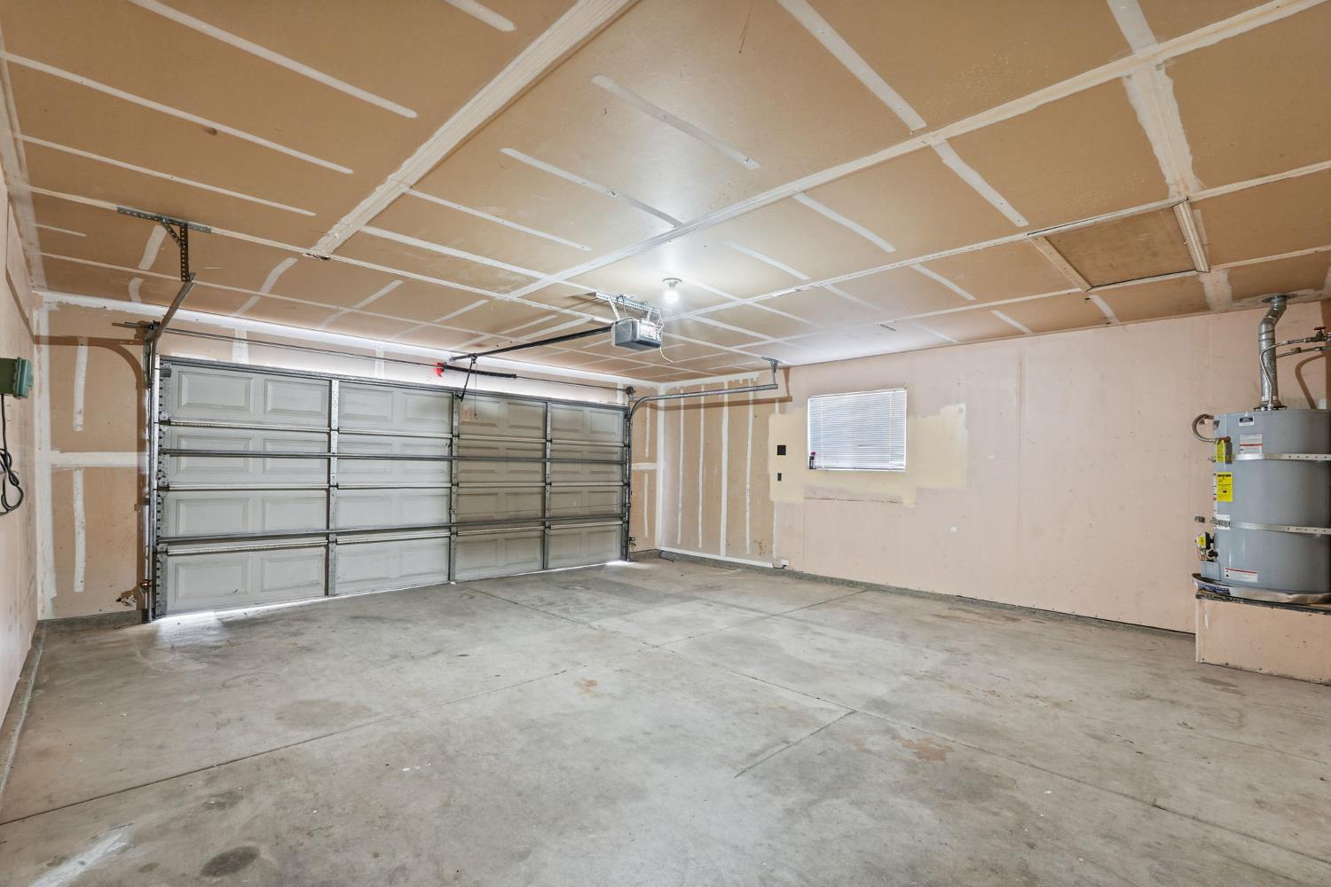 5438 N State St, Fresno, CA 93722