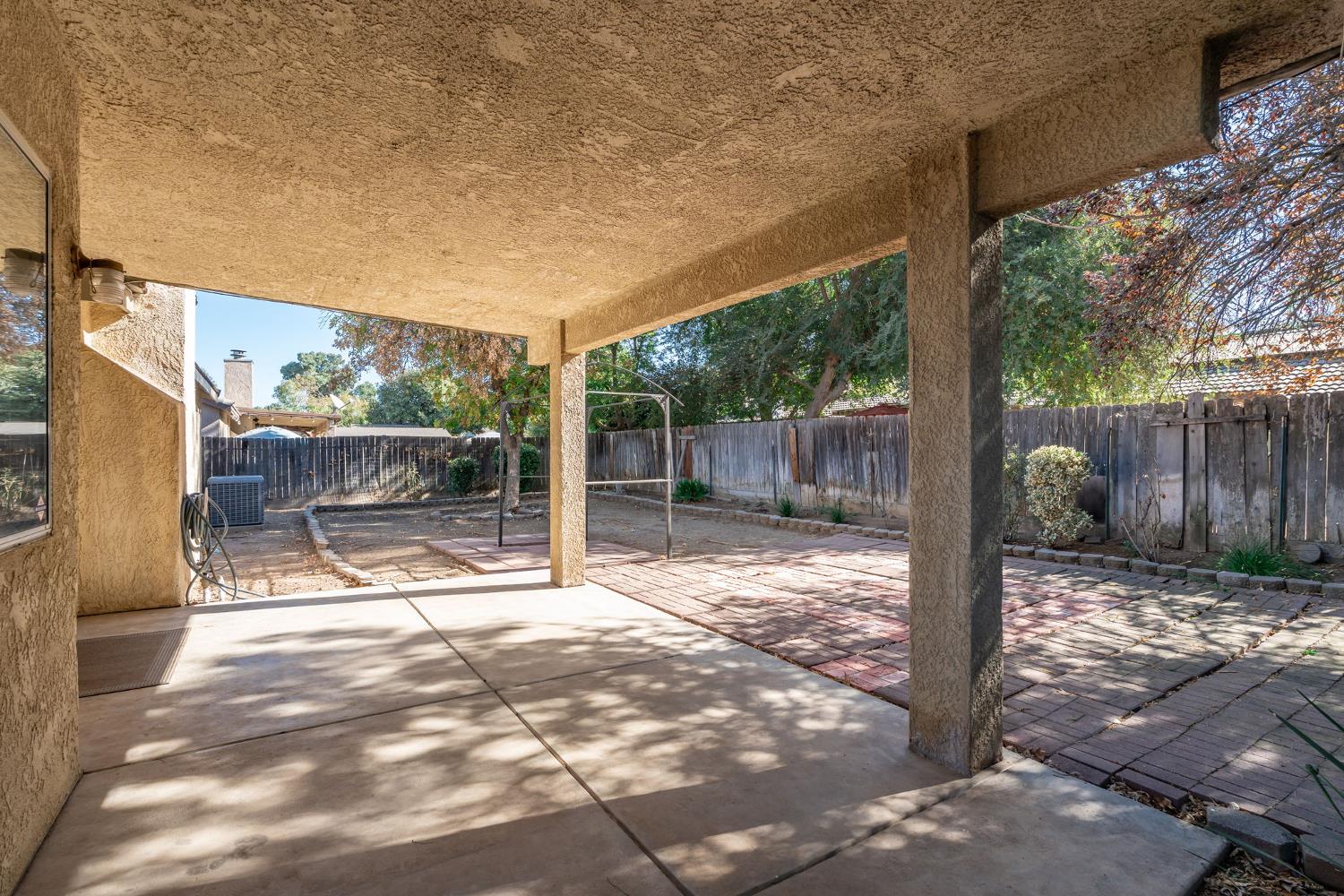 5438 N State St, Fresno, CA 93722
