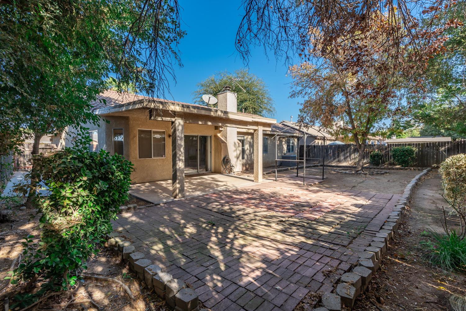 5438 N State St, Fresno, CA 93722