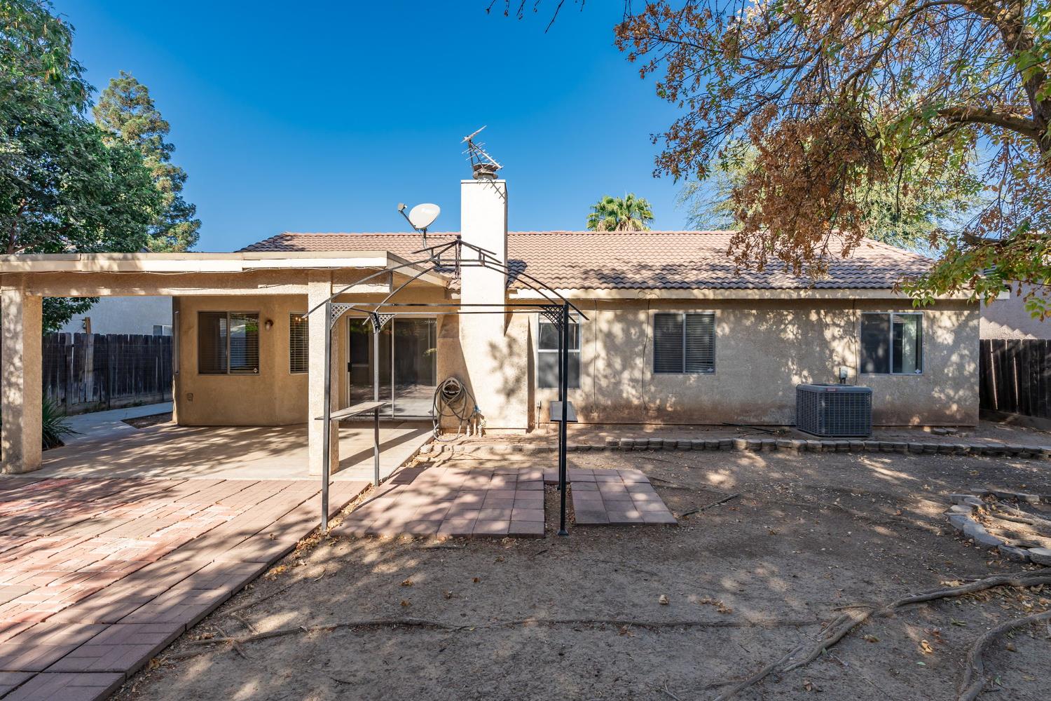 5438 N State St, Fresno, CA 93722