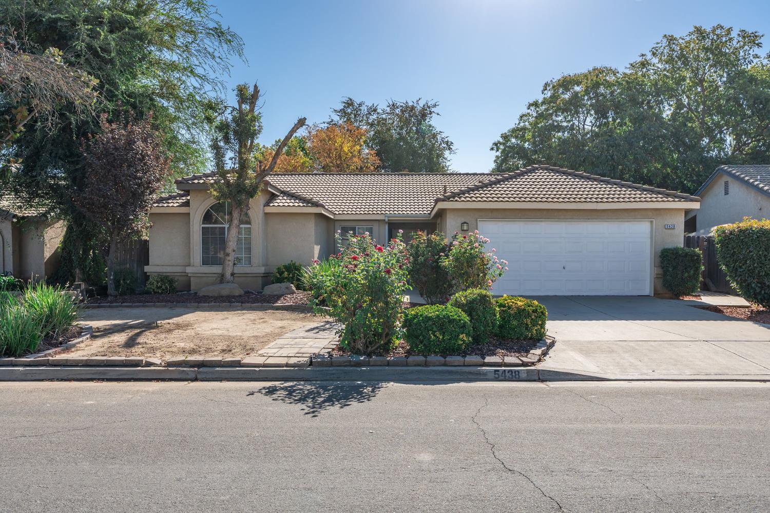 5438 N State St, Fresno, CA 93722