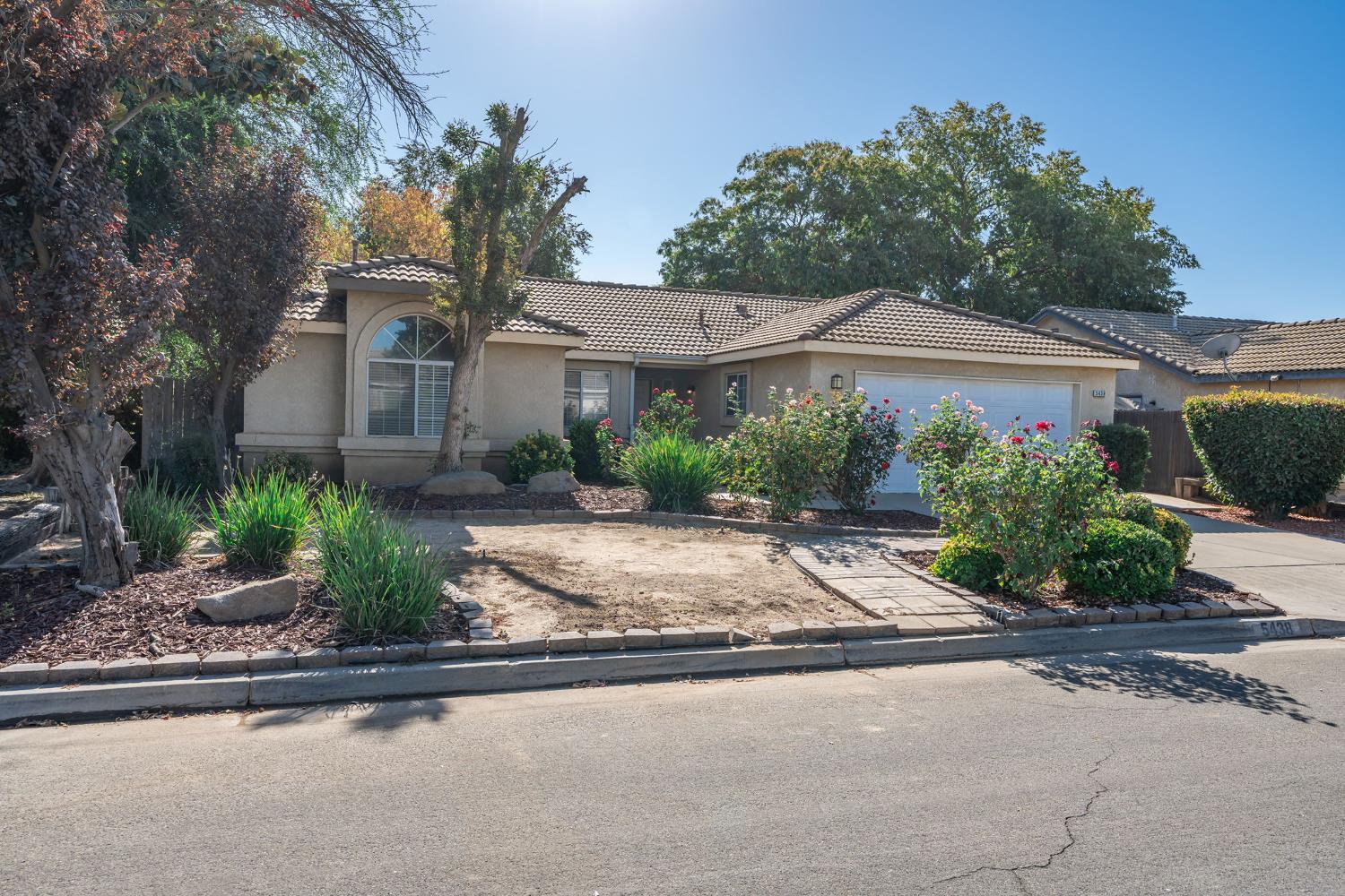 5438 N State St, Fresno, CA 93722
