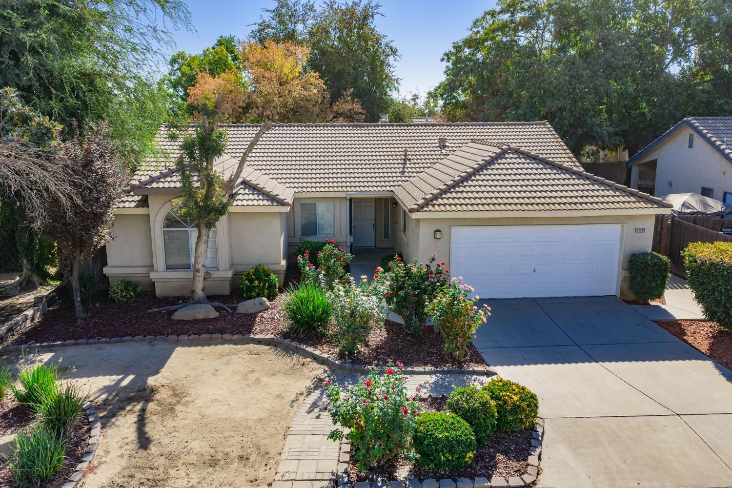 5438 N State St, Fresno, CA 93722