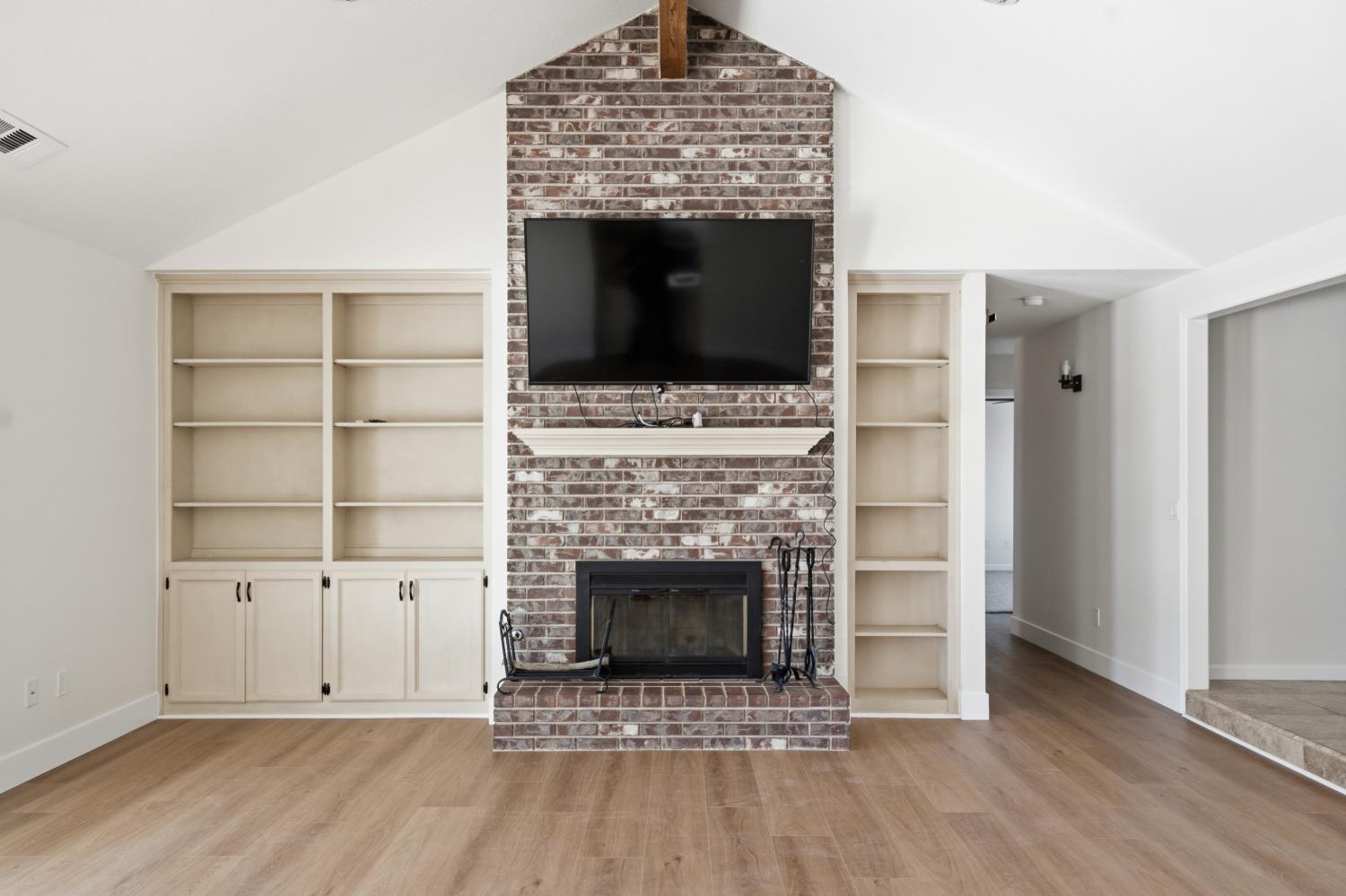 345 S Acacia Dr, Lemoore, CA 93245