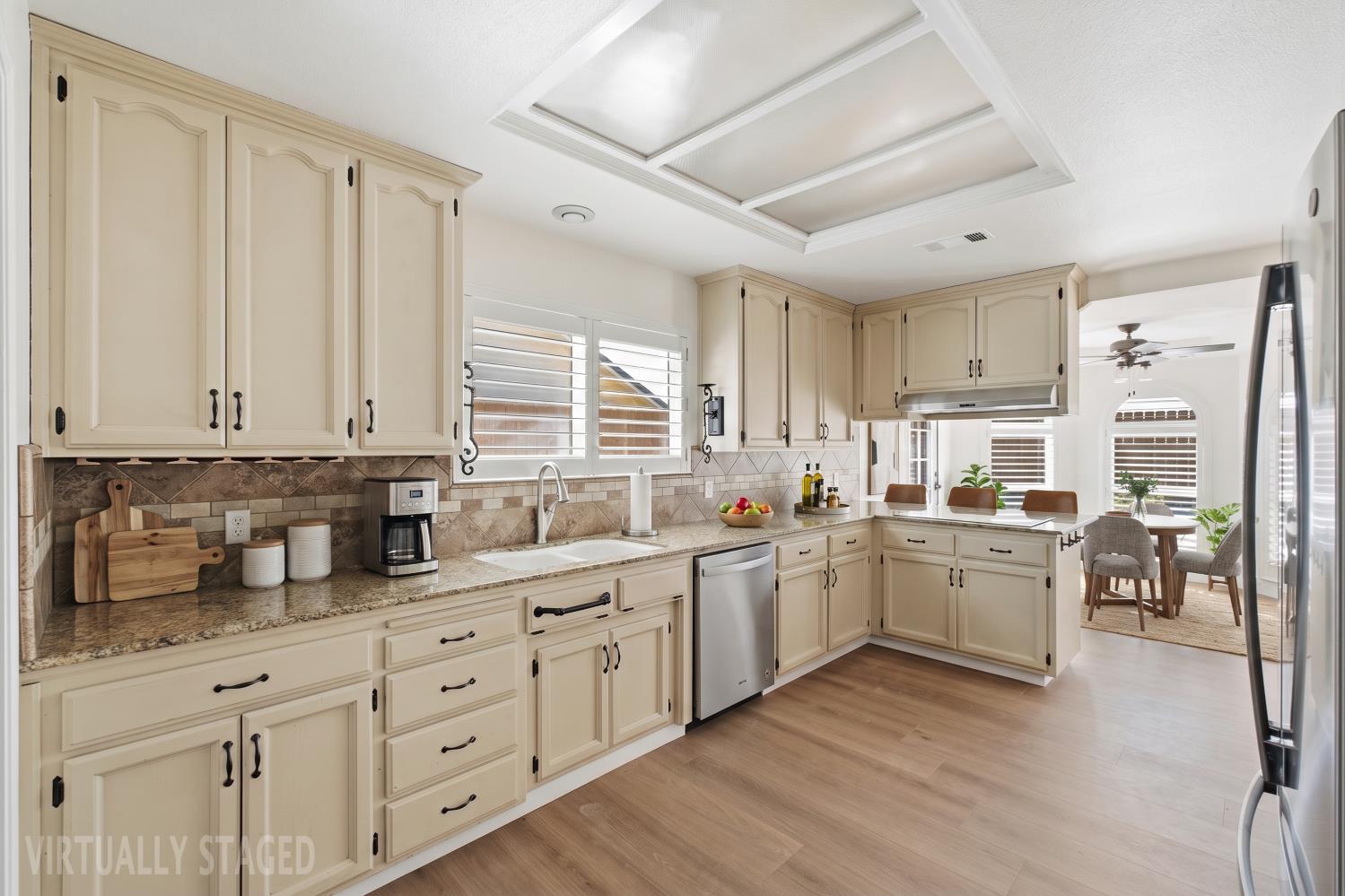 345 S Acacia Dr, Lemoore, CA 93245
