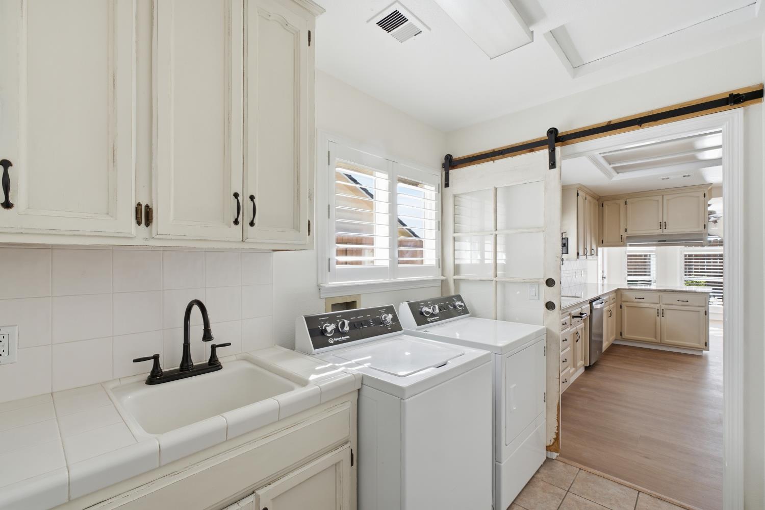 345 S Acacia Dr, Lemoore, CA 93245