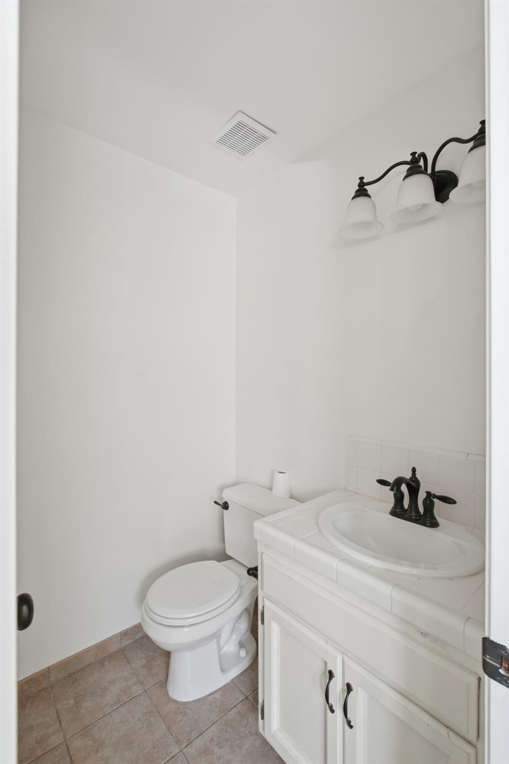 345 S Acacia Dr, Lemoore, CA 93245