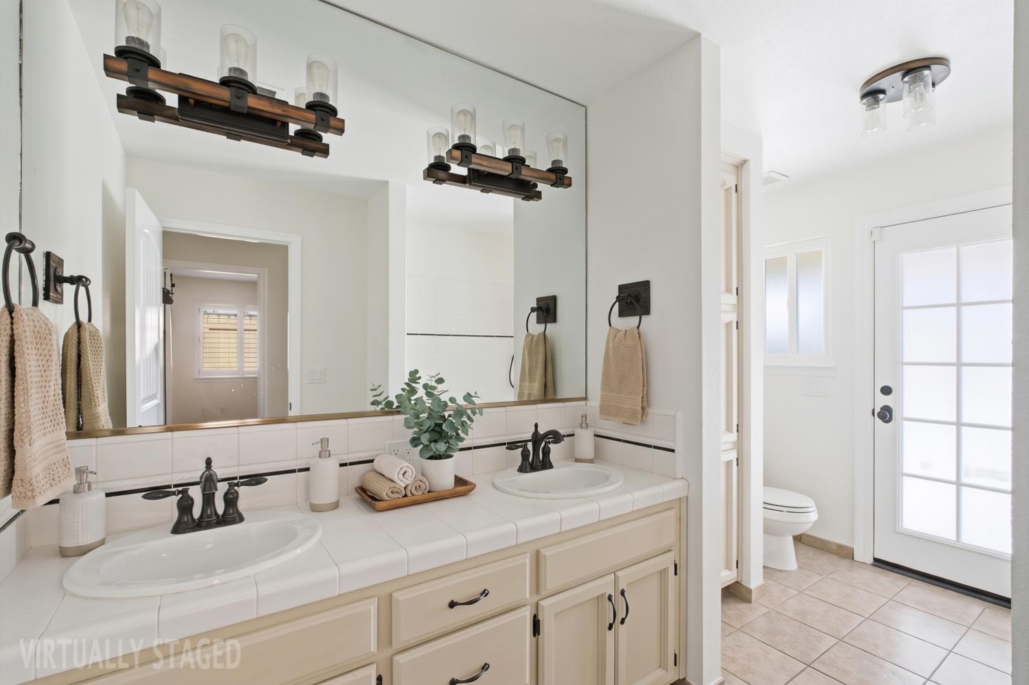 345 S Acacia Dr, Lemoore, CA 93245