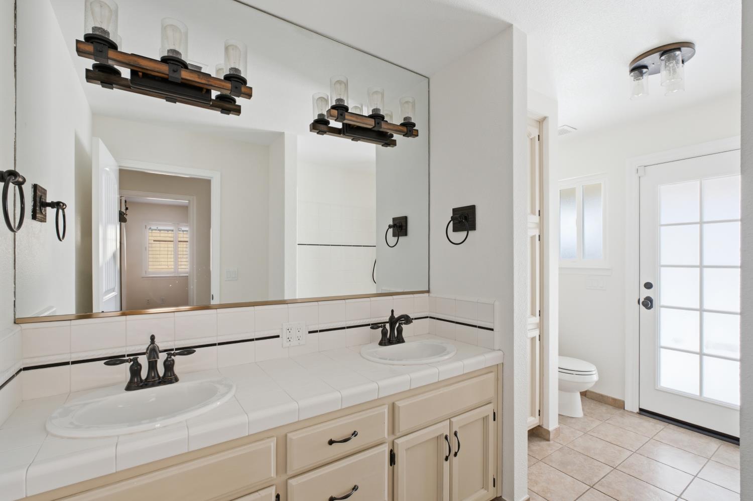 345 S Acacia Dr, Lemoore, CA 93245