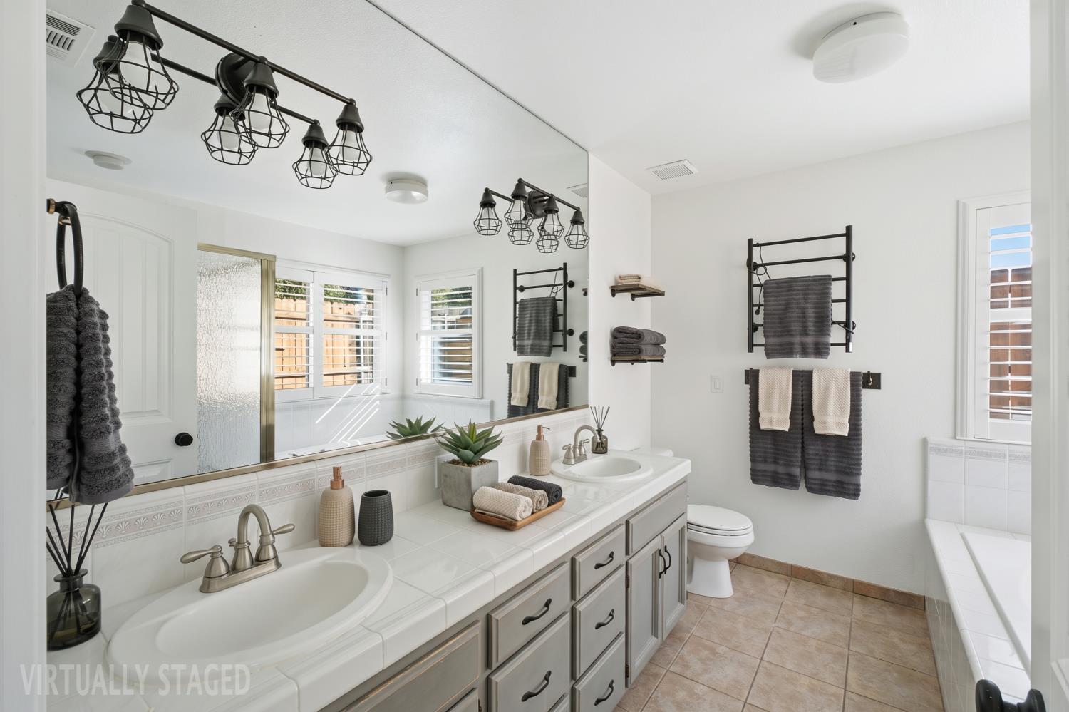 345 S Acacia Dr, Lemoore, CA 93245