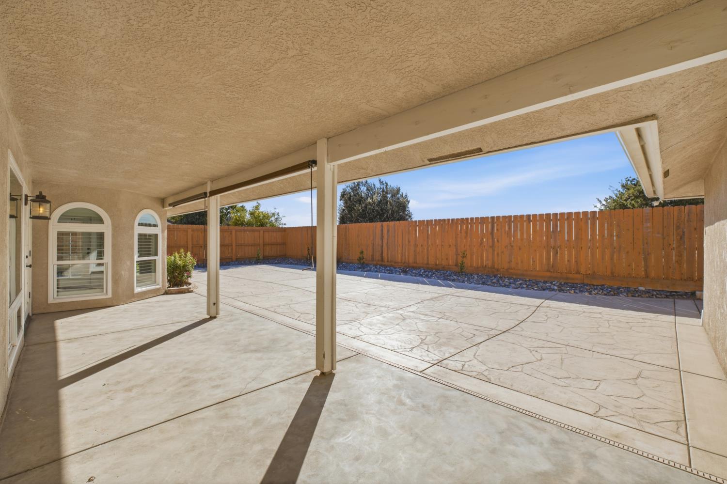 345 S Acacia Dr, Lemoore, CA 93245