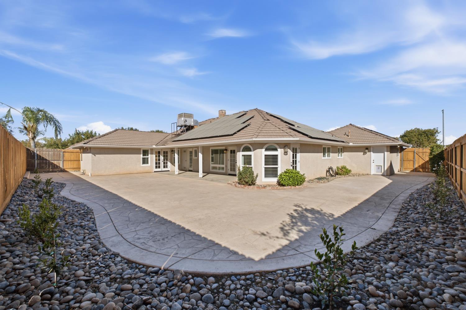 345 S Acacia Dr, Lemoore, CA 93245
