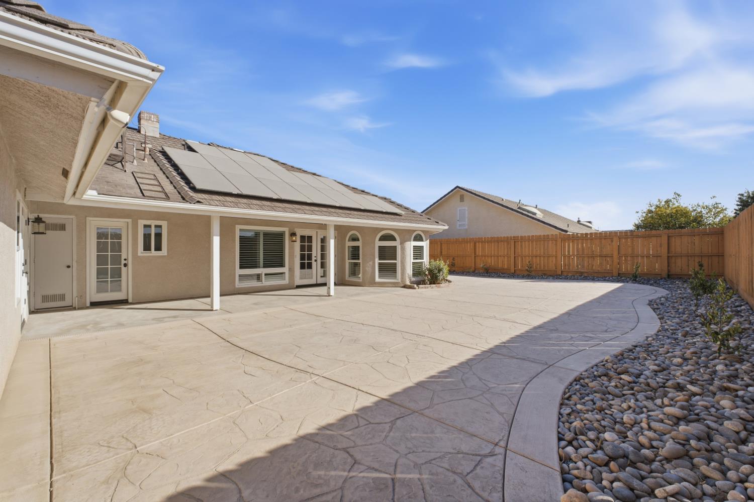 345 S Acacia Dr, Lemoore, CA 93245