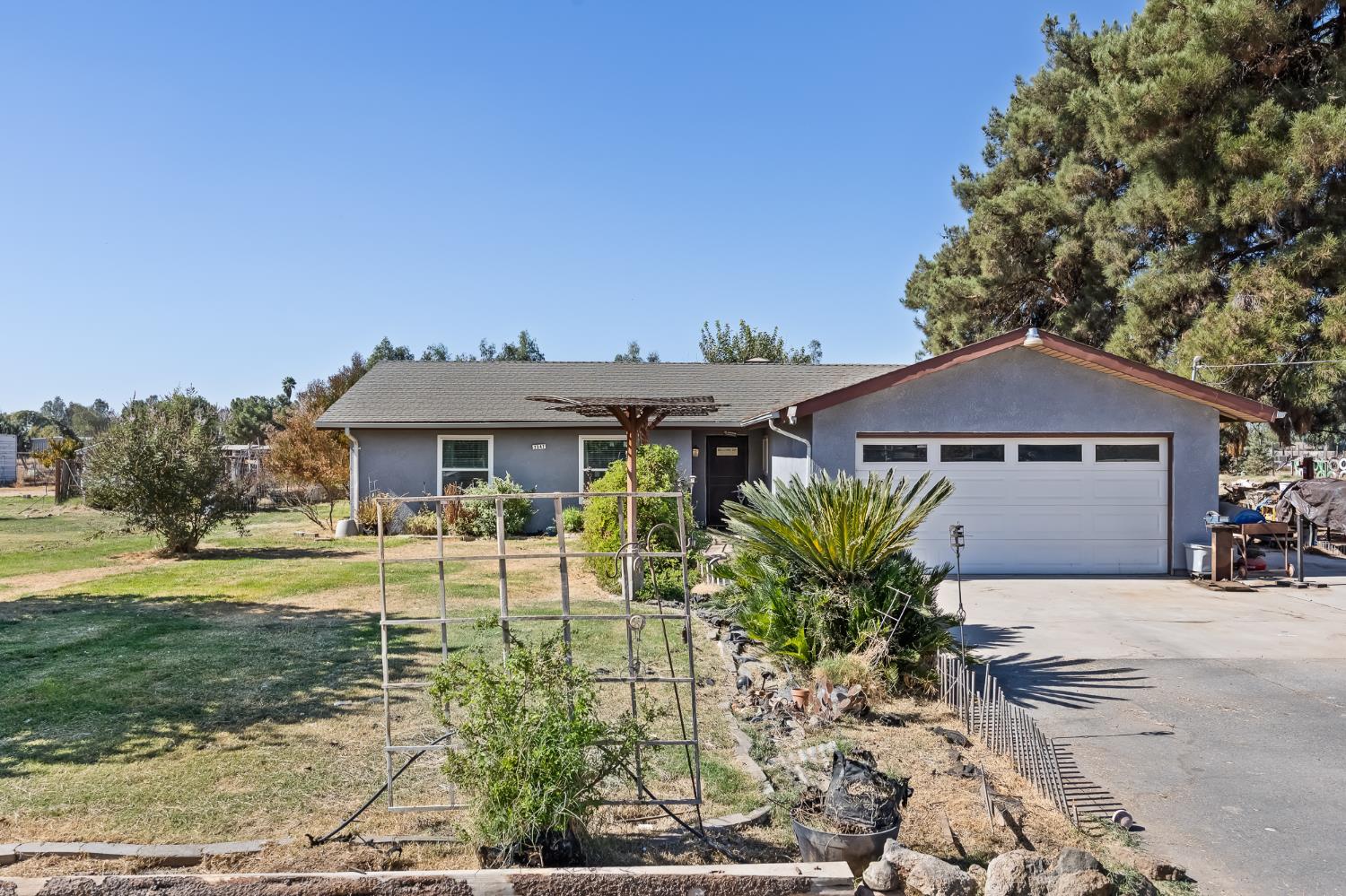 2347 N Ring Ave, Fresno, CA 93723