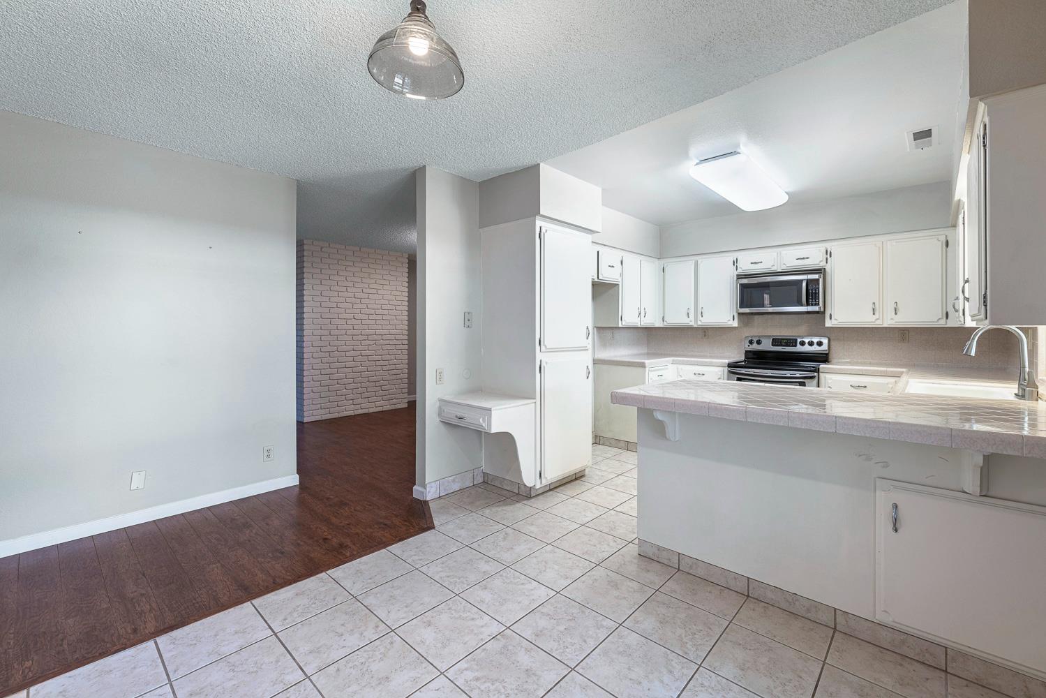 5086 N Forkner Ave, Fresno, CA 93711