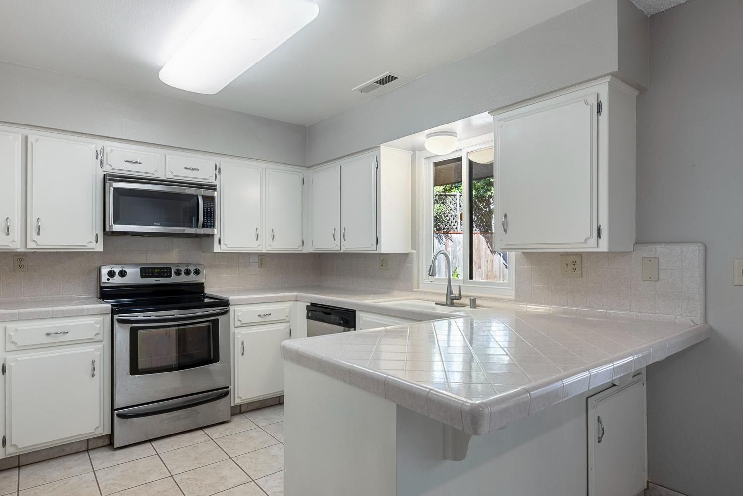 5086 N Forkner Ave, Fresno, CA 93711