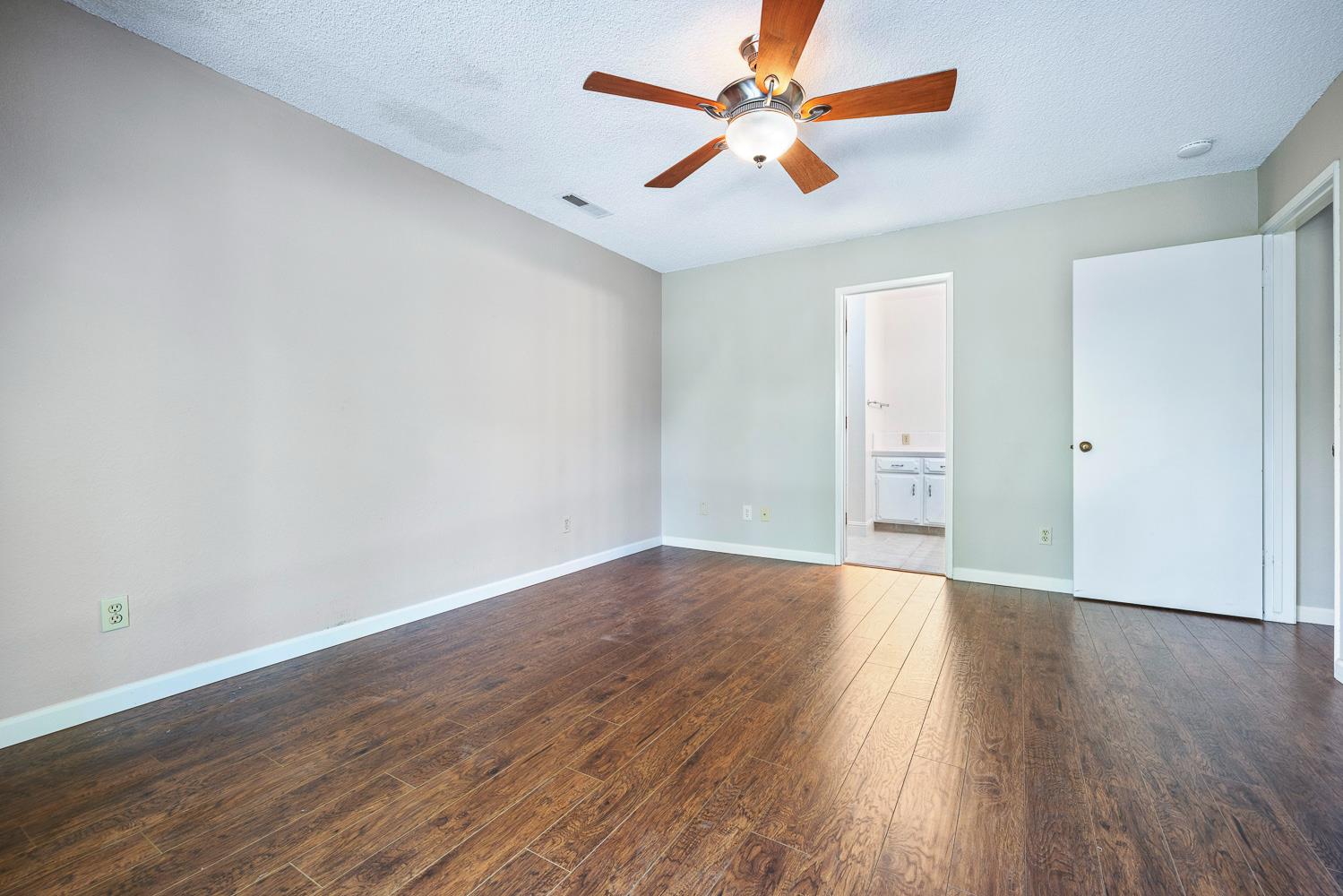5086 N Forkner Ave, Fresno, CA 93711